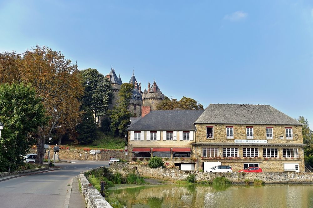 Hotel Restaurant Du Lac Комбур Екстер'єр фото